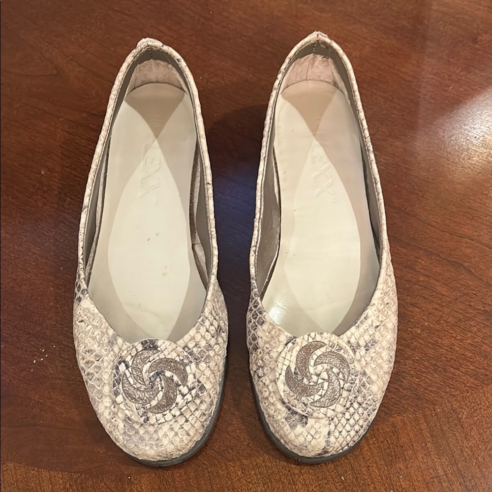 The Flexx Ballet Bon Bon Elegant Beige Snakeskin Pattern Flats